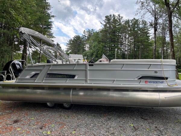 Princecraft LX 24 Q DH $10,000 OFF (4) Grey