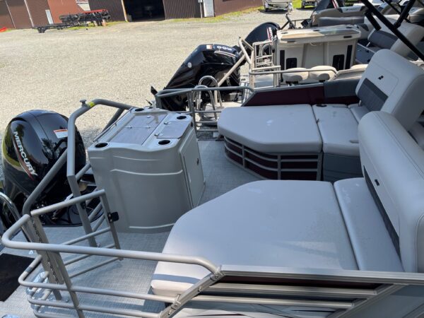 2025 Starcraft CX 23 RL 150hp $10,000 off - Image 2