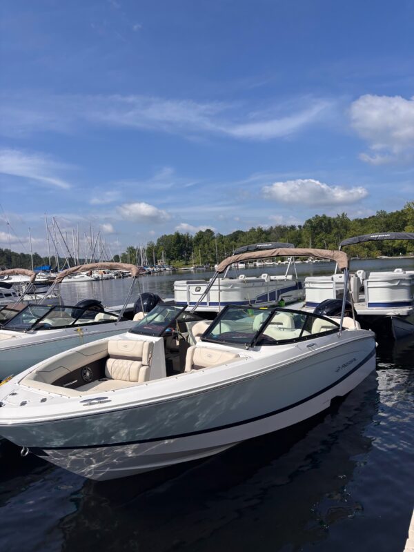 2025 Regal LX2 with Yamaha 200HP VMAX SHO $10,000 OFF